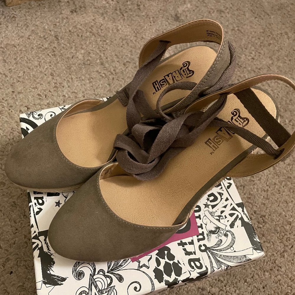 3 for 25$ NWOT!! Brash Women’s Getaway Evasion,Bohemian Espadrilles Wedges, US 8